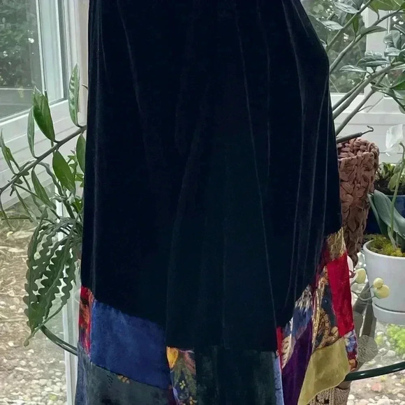 Elegant Black Velvet Patchwork Jacket - Picture 3 of 9